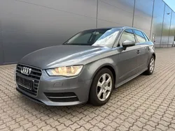 Grau Gebraucht 2014 Audi A3 Sportback Attraction Limousine | 6.300 €