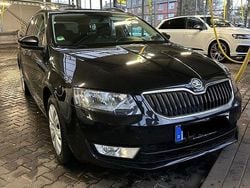 Schwarz Gebraucht 2013 Skoda Octavia Kombi | 8.000 € (Etwas zu teuer)