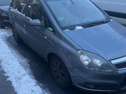 Grau Gebraucht 2007 Opel Zafira Cosmo Van / Kleinbus | 1.190 € (Superpreis)