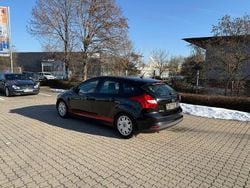 Pantherschwarz metallic Gebraucht 2011 Ford Focus Trend Limousine | 1.990 € (Superpreis)