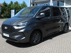 Magneticgrau (metallic) Gebraucht 2025 Ford Tourneo Custom Titanium Van / Kleinbus | 48.990 €