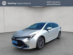 Cosmicsilber metallic Gebraucht 2023 Toyota Corolla Team Kombi | 28.490 € (Fairer Preis)