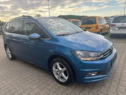 Blau Gebraucht 2017 VW Touran Comfortline Van / Kleinbus | 15.690 € (Fairer Preis)