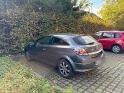 Grau Gebraucht 2009 Opel Astra GTC Coupé | 3.200 € (Fairer Preis)
