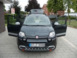 Grün Gebraucht 2023 Fiat Panda Cross Cross Kleinwagen | 12.490 € (Fairer Preis)