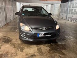 Grau Gebraucht 2010 Hyundai i30 Classic Kombi | 3.700 € (Fairer Preis)