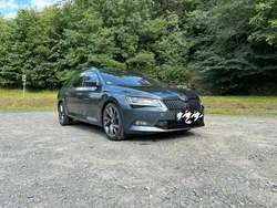 Grau Gebraucht 2017 Skoda Superb SportLine Kombi | 15.900 € (Fairer Preis)