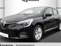 Black pearlschwarz metallic (metallic) Gebraucht 2022 Renault Clio V Zen Limousine | 13.495 € (Superpreis)