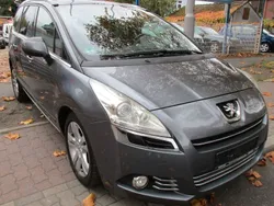 Grau Gebraucht 2011 Peugeot 5008 Platinum Van / Kleinbus | 4.950 € (Guter Preis)