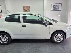 Weiß Gebraucht 2012 Fiat Punto Kleinwagen | 2.990 € (Guter Preis)