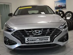 Shimmering silvermetallic Gebraucht 2023 Hyundai i30 Limousine | 19.990 € (Fairer Preis)