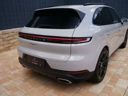 Grau Gebraucht 2024 Porsche Cayenne SUV | 99.890 €