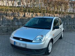 Silber Gebraucht 2004 Ford Fiesta Kleinwagen | 2.100 € (Etwas zu teuer)
