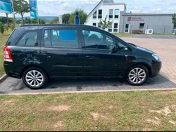 Schwarz Gebraucht 2014 Opel Zafira Van / Kleinbus | 5.000 € (Teuer)