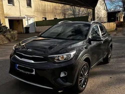 Grau Gebraucht 2020 Kia Stonic 2 SUV | 13.000 € (Fairer Preis)