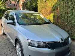 Silber Gebraucht 2016 Skoda Rapid Joy Kombi | 10.590 € (Fairer Preis)