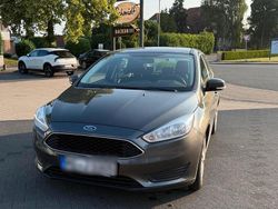 Grau Gebraucht 2017 Ford Focus Limousine | 9.480 € (Fairer Preis)