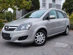 Silber Gebraucht 2011 Opel Zafira Design Edition Van / Kleinbus | 3.200 € (Guter Preis)