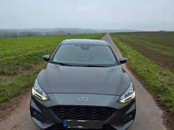 Grau Gebraucht 2020 Ford Focus ST-Line Limousine | 14.000 € (Fairer Preis)
