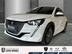 Weiß Gebraucht 2021 Peugeot e-208 Allure Kleinwagen | 14.890 € (Fairer Preis)