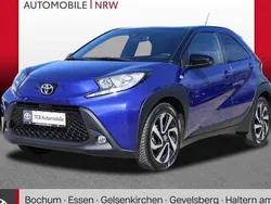 Juniper blue metallic/ night sky black Gebraucht 2023 Toyota Aygo Basis Kleinwagen | 15.449 € (Fairer Preis)