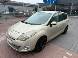 Beige Gebraucht 2010 Renault Scénic III Van / Kleinbus | 2.000 € (Etwas zu teuer)