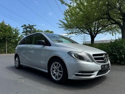 Silber Gebraucht 2014 Mercedes B180 Van / Kleinbus | 8.490 € (Guter Preis)