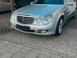 Silber Gebraucht 2007 Mercedes E500 Sport Limousine | 10.250 €