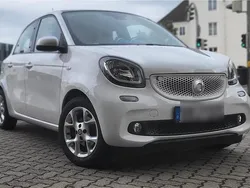 Weiß Gebraucht 2015 Smart ForFour Limousine | 7.200 €