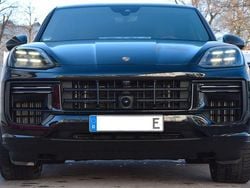 Schwarz Gebraucht 2024 Porsche Cayenne Turbo E-Hybrid SUV | 179.900 € (Etwas zu teuer)