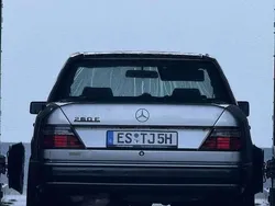 Silber Gebraucht 1992 Mercedes E280 Limousine | 10.499 €