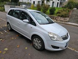 Weiß Gebraucht 2009 Opel Zafira Van / Kleinbus | 3.200 €