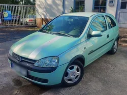Grün Gebraucht 2001 Opel Corsa Kleinwagen | 500 € (Fairer Preis)