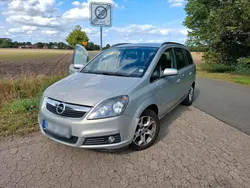Grau Gebraucht 2005 Opel Zafira Van / Kleinbus | 3.300 € (Etwas zu teuer)