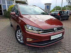 Rot Gebraucht 2018 VW Golf Sportsvan Highline Van / Kleinbus | 15.800 € (Guter Preis)
