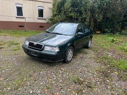 Grün Gebraucht 2001 Skoda Octavia Limousine | 1.599 €