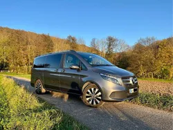 Grau Gebraucht 2023 Mercedes V250 Edition Van / Kleinbus | 56.000 € (Fairer Preis)
