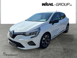 Weiß Gebraucht 2023 Renault Clio V Evolution Limousine | 14.990 € (Guter Preis)