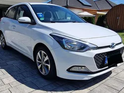 Weiß Gebraucht 2015 Hyundai i20 Trend Limousine | 7.500 € (Fairer Preis)