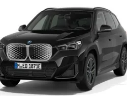 Saphirschwarz metallic Neu 2025 BMW iX1 M Sport SUV | 53.699 € (Guter Preis)