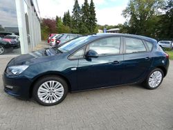 Grün Gebraucht 2015 Opel Astra Style Kombi | 7.200 € (Superpreis)