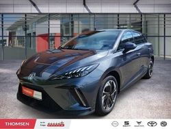 Weiß (dover white (metallic gegen aufpreis)) Neu 2024 MG MG4 EV Luxury Kleinwagen | 35.286 €