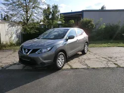 Grau Gebraucht 2016 Nissan Qashqai N-Connecta SUV | 10.499 € (Guter Preis)