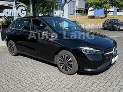 Nachtschwarz Gebraucht 2023 Mercedes B180 Van / Kleinbus | 24.790 € (Fairer Preis)