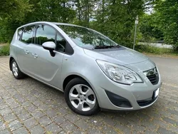 Silber Gebraucht 2010 Opel Meriva Design Edition Van / Kleinbus | 4.200 € (Guter Preis)