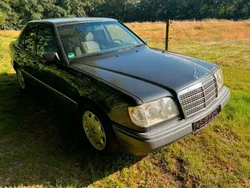 Schwarz Gebraucht 1994 Mercedes E220 Limousine | 6.888 €
