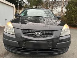 Schwarz Gebraucht 2006 Kia Rio Limousine | 1.990 € (Fairer Preis)