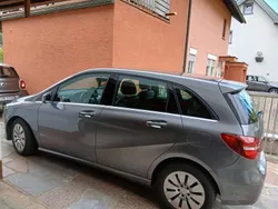 Grau Gebraucht 2018 Mercedes 180 Limousine | 18.500 € (Fairer Preis)