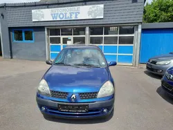 Blau Gebraucht 2002 Renault Clio II Authentique Limousine | 2.100 € (Etwas zu teuer)