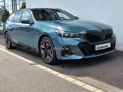 Grün Gebraucht 2024 BMW i5 M Sport Limousine | 62.370 €